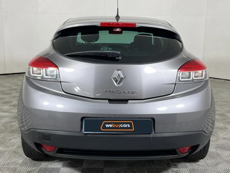 2013-Renault-Megane-III-Coupe-16-Dynamique-LTD_15