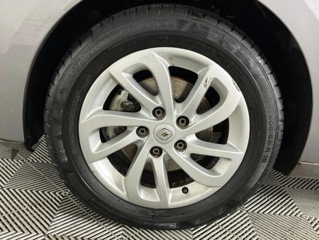 2013-Renault-Megane-III-Coupe-16-Dynamique-LTD_3