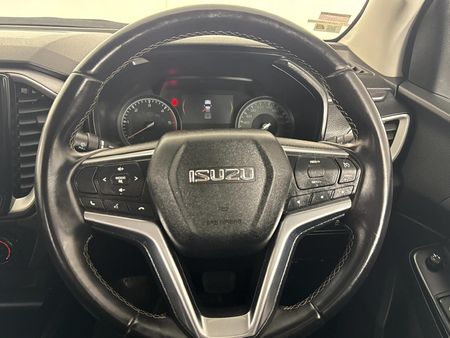 2025-Isuzu-D-Max-19-DDI-HR-LS-Auto-Double-Cab_12