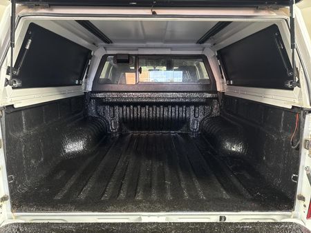 2025-Isuzu-D-Max-19-DDI-HR-LS-Auto-Double-Cab_13
