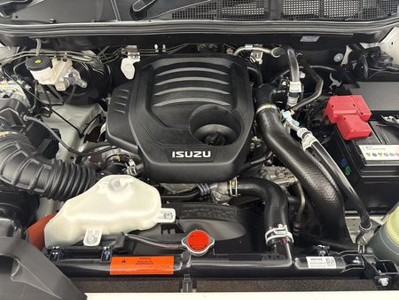 2025-Isuzu-D-Max-19-DDI-HR-LS-Auto-Double-Cab_14