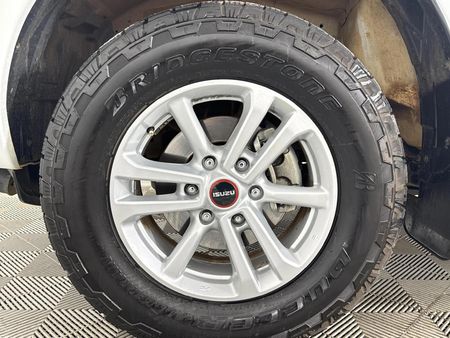 2025-Isuzu-D-Max-19-DDI-HR-LS-Auto-Double-Cab_4