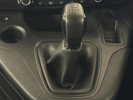 2019-Opel-Combo-Life-Enjoy-16-TD_9
