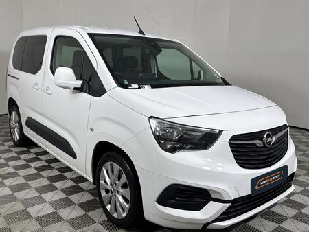 2019-Opel-Combo-Life-Enjoy-16-TD_13