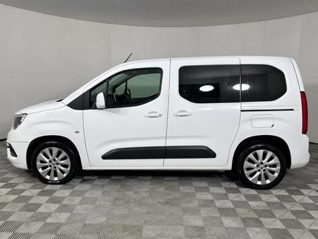2019-Opel-Combo-Life-Enjoy-16-TD_16