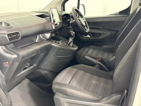 2019-Opel-Combo-Life-Enjoy-16-TD_7