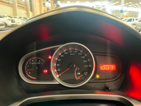 2015-Ford-Figo-14-Trend_10