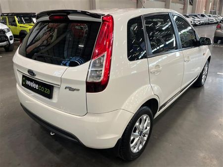 2015-Ford-Figo-14-Trend_2