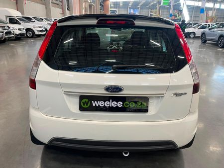 2015-Ford-Figo-14-Trend_3