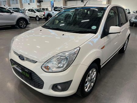 2015-Ford-Figo-14-Trend_6