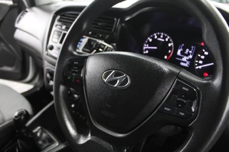 2016-Hyundai-i20-12-Motion_9