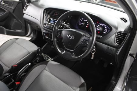 2016-Hyundai-i20-12-Motion_10
