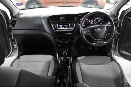 2016-Hyundai-i20-12-Motion_13