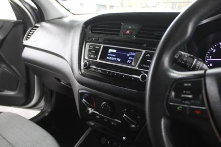 2016-Hyundai-i20-12-Motion_16
