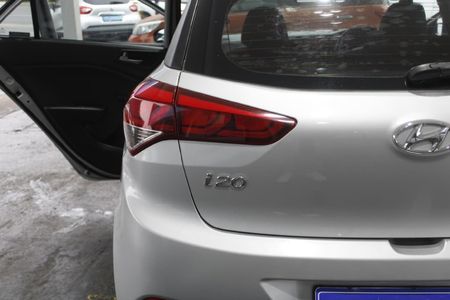 2016-Hyundai-i20-12-Motion_6