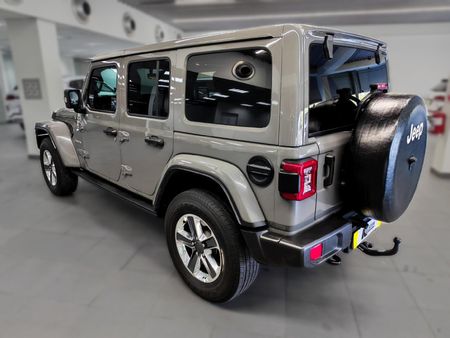 2021-Jeep-Wrangler-Unlimited-Sahara-36-V6_4