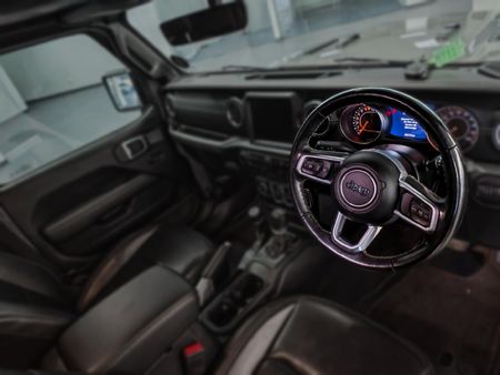 2021-Jeep-Wrangler-Unlimited-Sahara-36-V6_5