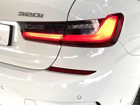 2022-BMW-3-Series-320i-M-Sport_9