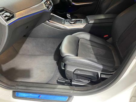 2022-BMW-3-Series-320i-M-Sport_15