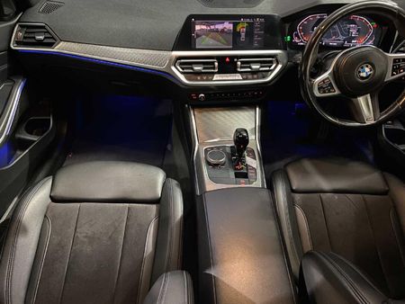2022-BMW-3-Series-320i-M-Sport_16