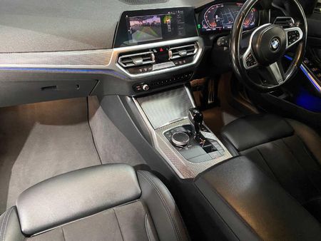 2022-BMW-3-Series-320i-M-Sport_17