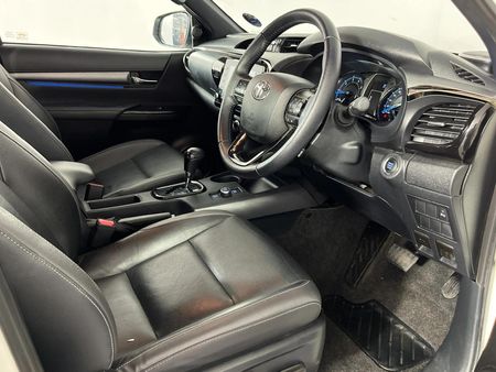 2025-Toyota-Hilux-28-GD-6-Raised-Body-Legend-4x4-Auto-Double-Cab_9