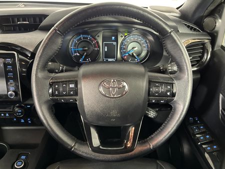 2025-Toyota-Hilux-28-GD-6-Raised-Body-Legend-4x4-Auto-Double-Cab_11