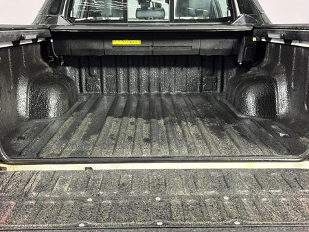 2025-Toyota-Hilux-28-GD-6-Raised-Body-Legend-4x4-Auto-Double-Cab_12