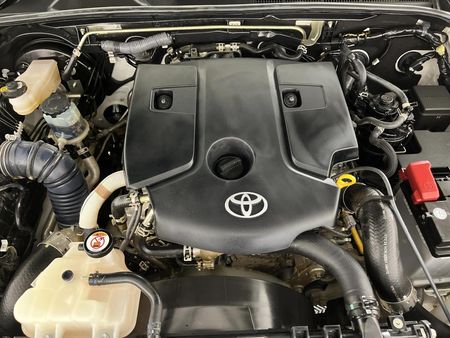 2025-Toyota-Hilux-28-GD-6-Raised-Body-Legend-4x4-Auto-Double-Cab_13