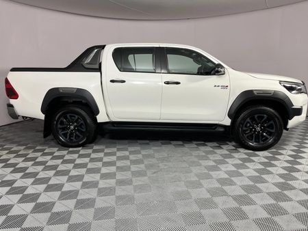 2025-Toyota-Hilux-28-GD-6-Raised-Body-Legend-4x4-Auto-Double-Cab_16