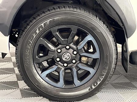2025-Toyota-Hilux-28-GD-6-Raised-Body-Legend-4x4-Auto-Double-Cab_4