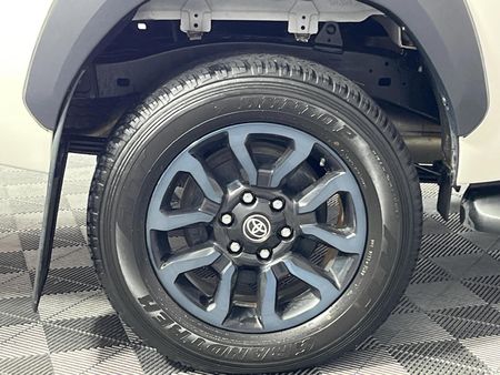 2025-Toyota-Hilux-28-GD-6-Raised-Body-Legend-4x4-Auto-Double-Cab_7