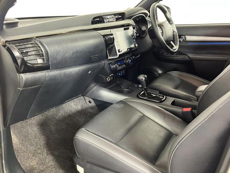 2025-Toyota-Hilux-28-GD-6-Raised-Body-Legend-4x4-Auto-Double-Cab_8