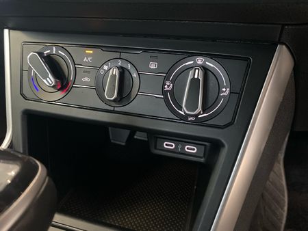 2025-Volkswagen-Polo-10-TSI-Life-Auto-DSG_12