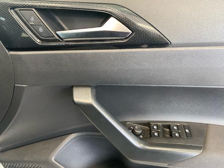 2025-Volkswagen-Polo-10-TSI-Life-Auto-DSG_19