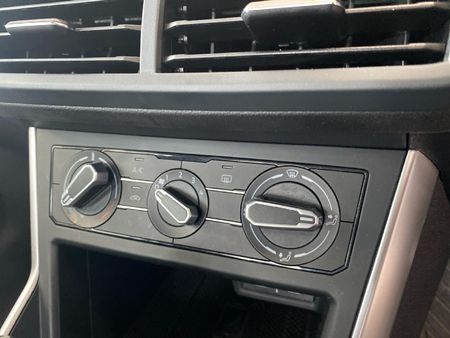 2025-Volkswagen-Polo-10-TSI-Life-Auto-DSG_13