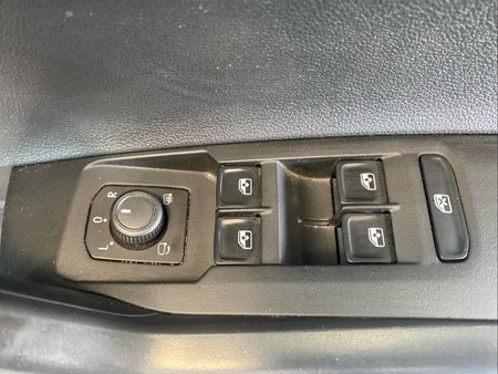 2025-Volkswagen-Polo-10-TSI-Life-Auto-DSG_22