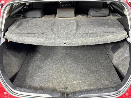 2014-Toyota-Auris-16-XS_10