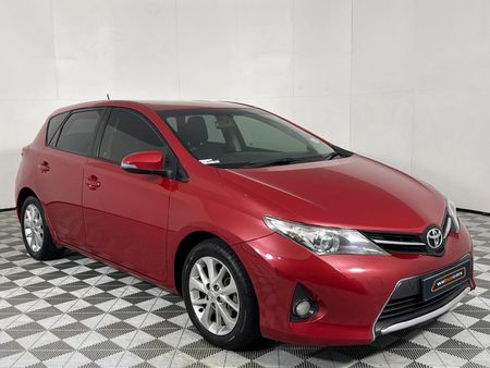 2014-Toyota-Auris-16-XS_12