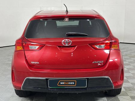 2014-Toyota-Auris-16-XS_14
