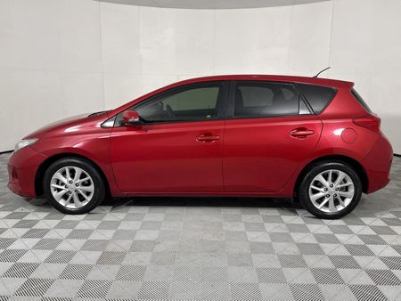 2014-Toyota-Auris-16-XS_15