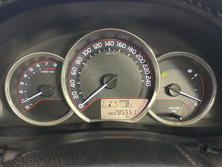 2014-Toyota-Auris-16-XS_2