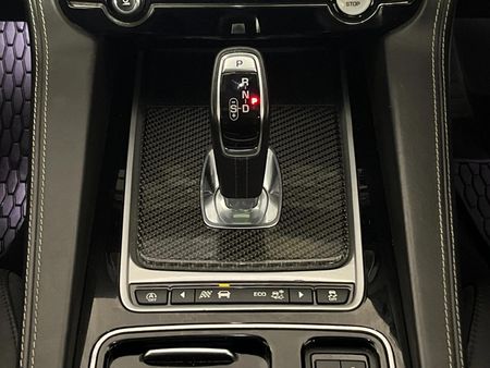2019-Jaguar-F-Pace-50-V8-SVR_10