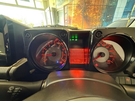 2022-Suzuki-Jimny-15-GLX_13