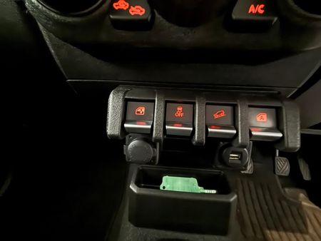 2022-Suzuki-Jimny-15-GLX_16