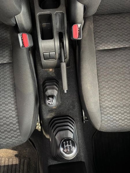 2022-Suzuki-Jimny-15-GLX_17