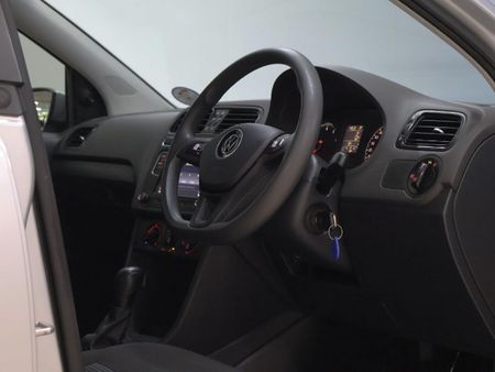 2024-Volkswagen-Polo-Vivo-16-Comfortline-Auto-5-dr_18
