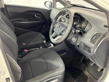 2012-Kia-Rio-14-Sedan_9