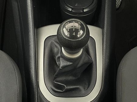 2012-Kia-Rio-14-Sedan_10