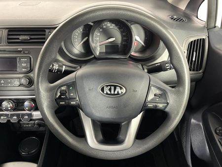 2012-Kia-Rio-14-Sedan_12